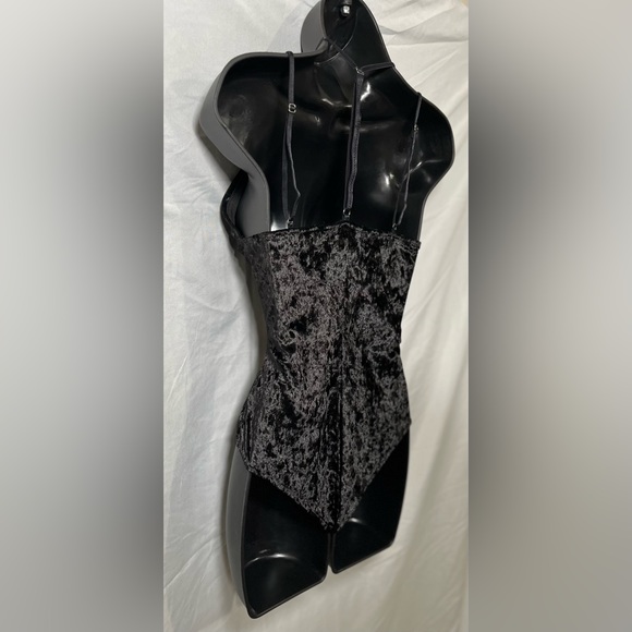 Honey punch black velvet bodysuit - Picture 8 of 8